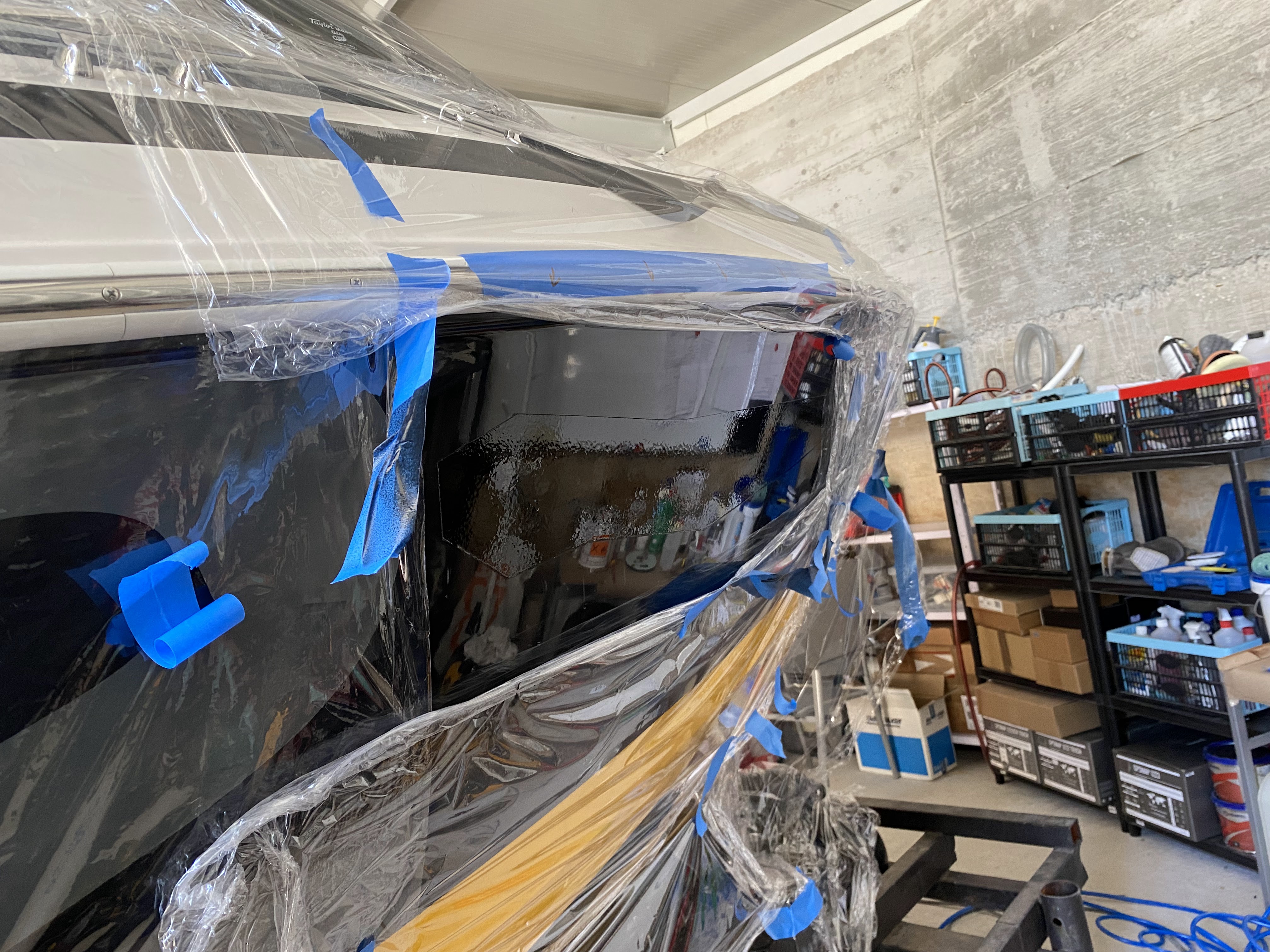 photo of broken gelcoat on boat/>
                    <p class=